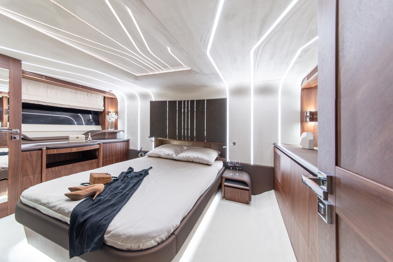 Galeon 680 FLY Internal image 1