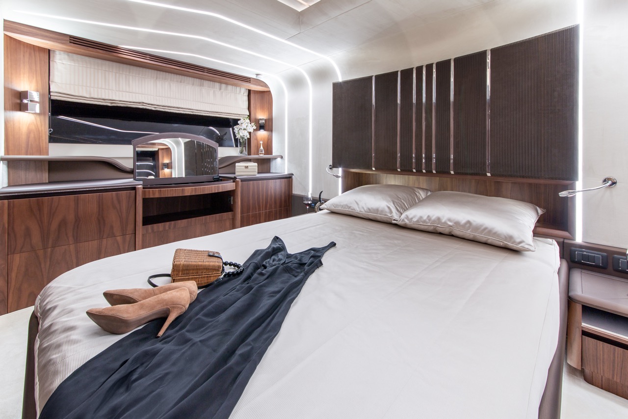 Galeon 680 FLY Internal image 3