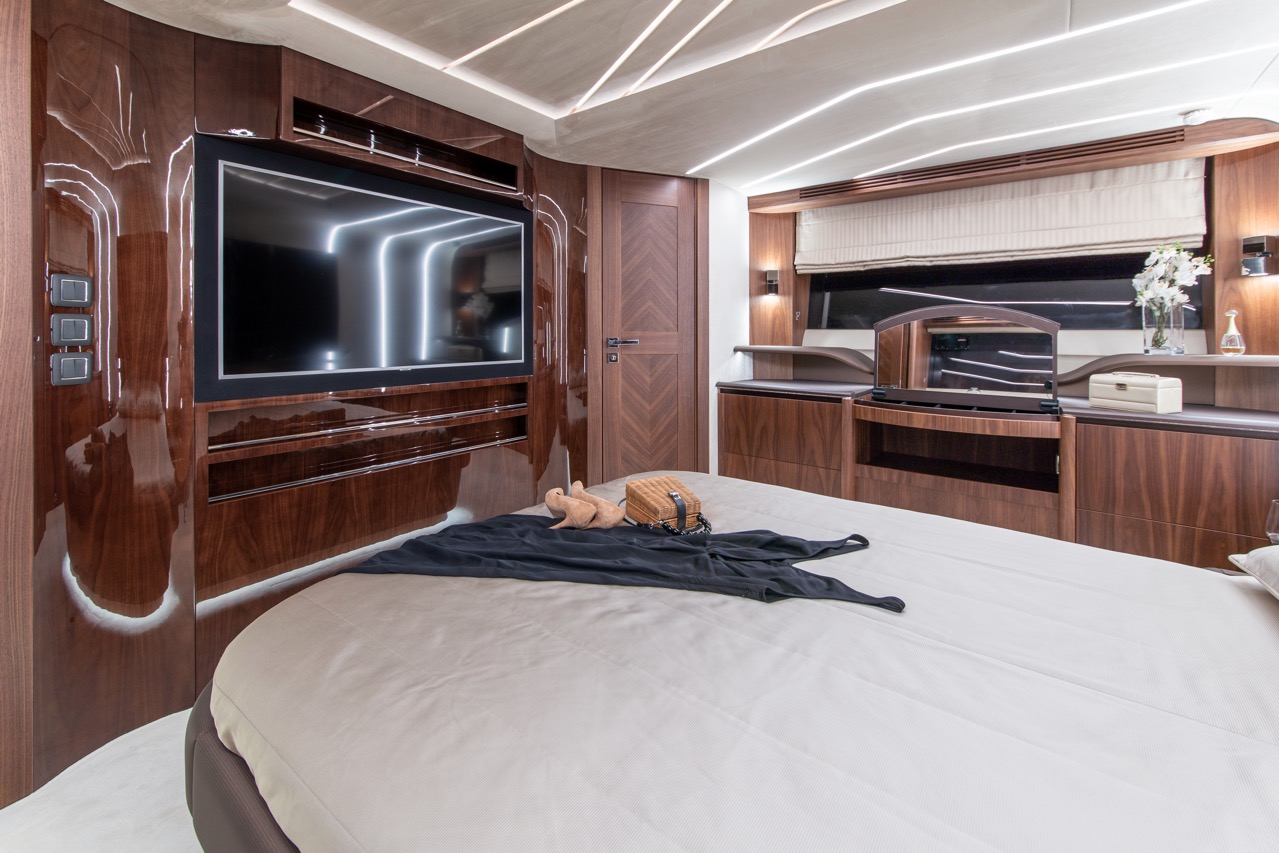 Galeon 680 FLY Internal image 4