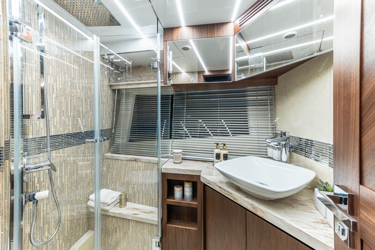 Galeon 680 FLY Internal image 6