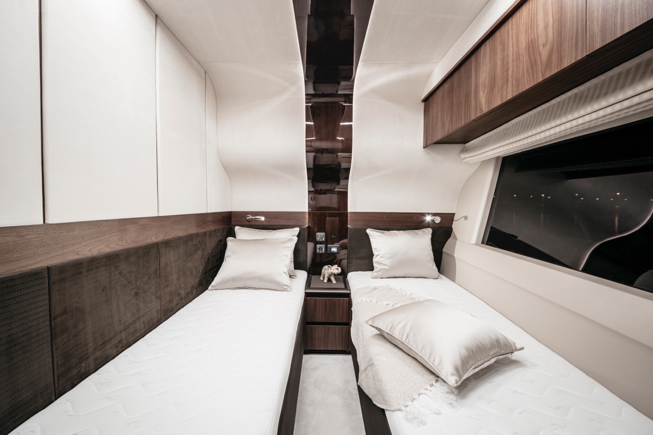 Galeon 680 FLY Internal image 8