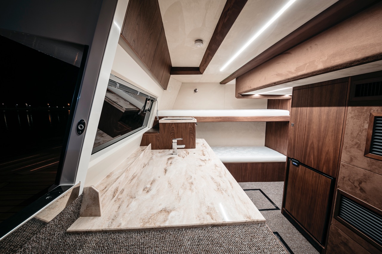 Galeon 680 FLY Internal image 9