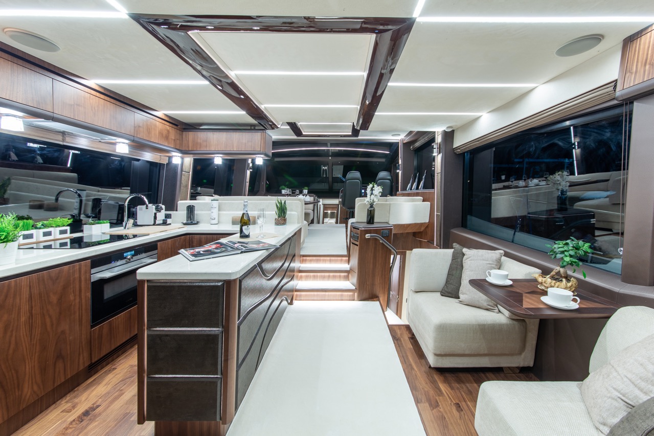 Galeon 680 FLY Internal image 12