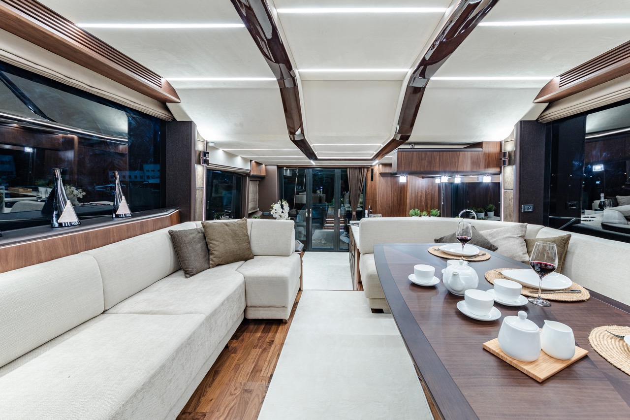 Galeon 680 FLY Internal image 17