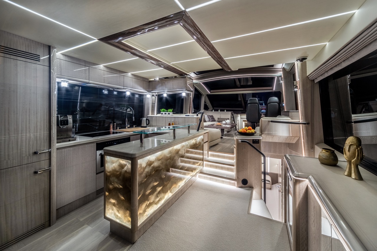 Galeon 700 SKYDECK Internal image 1