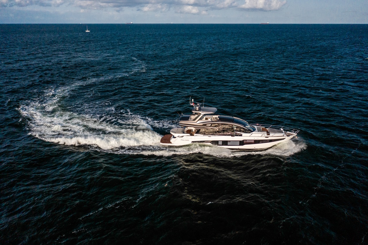 Galeon 700 SKYDECK External image 2