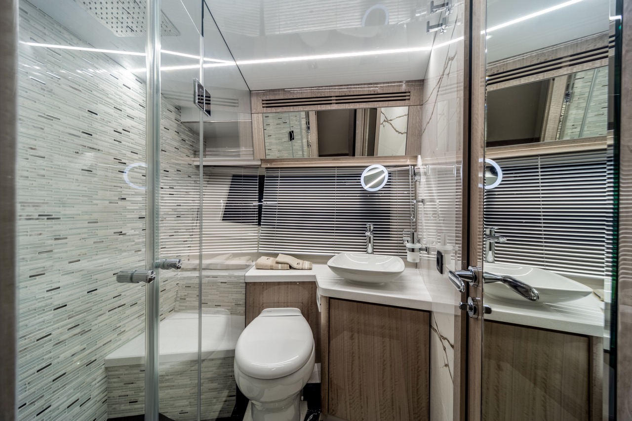 Galeon 700 SKYDECK Internal image 6