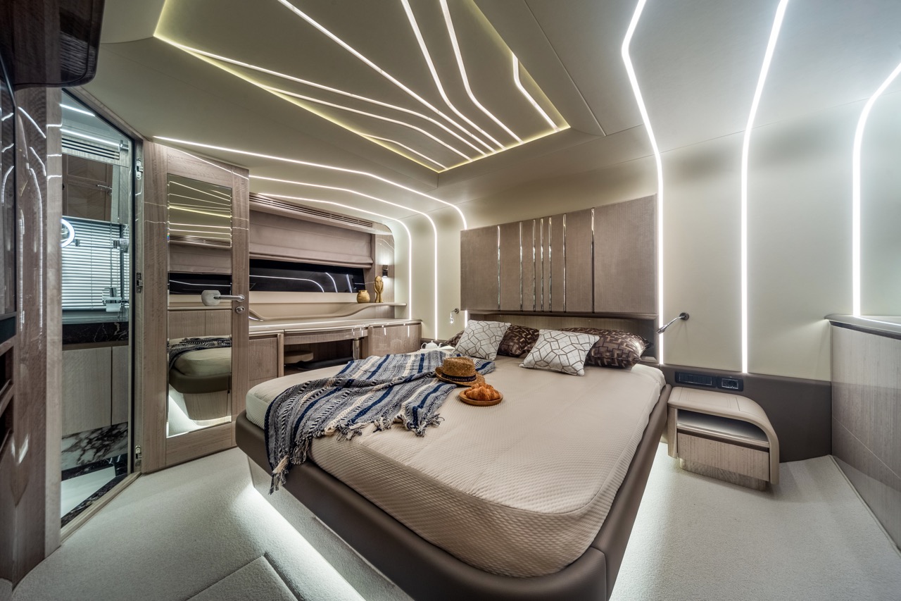 Galeon 700 SKYDECK Internal image 7
