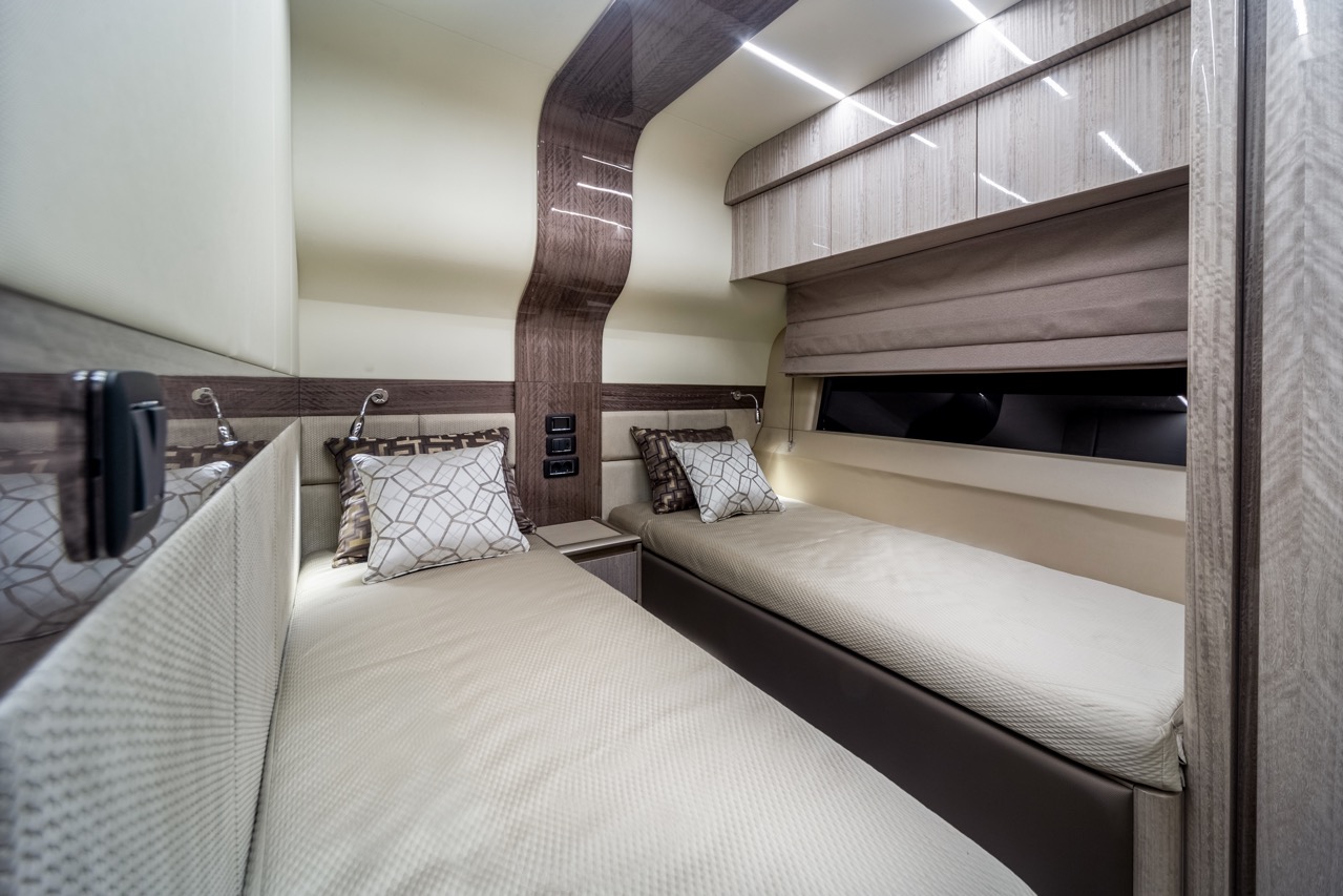 Galeon 700 SKYDECK Internal image 11