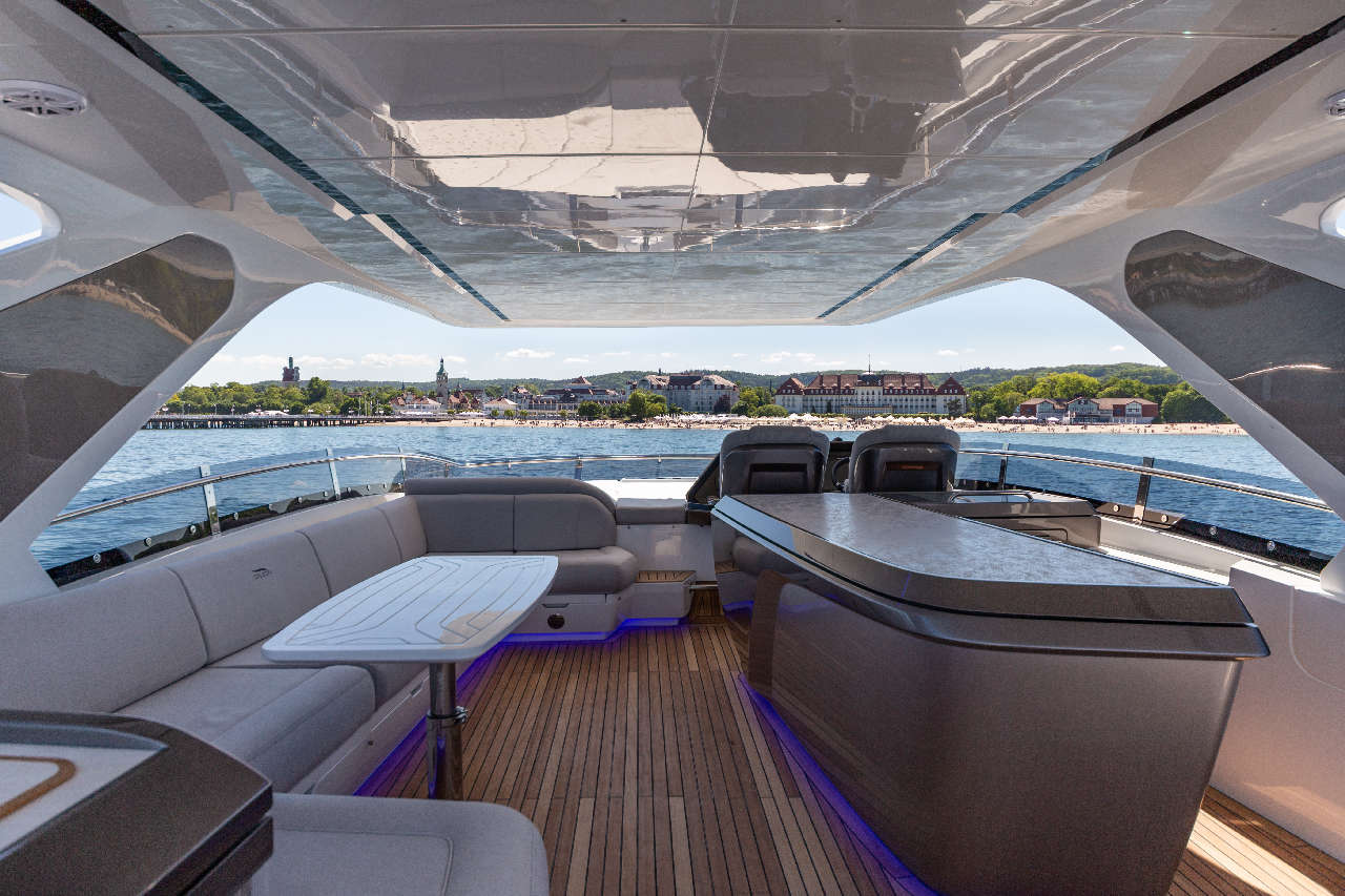 Galeon 800 FLY Cockpit image 13