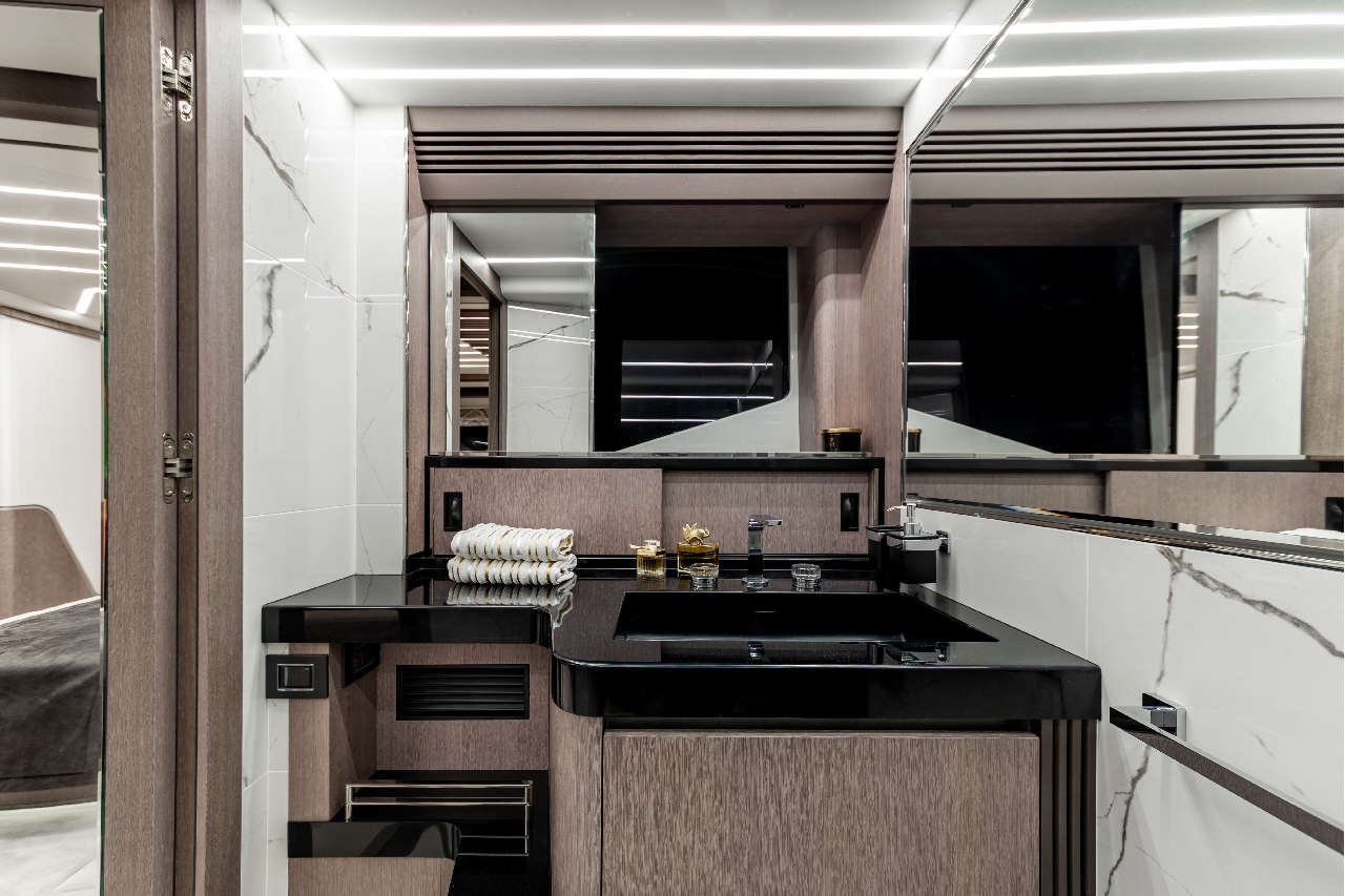 Galeon 800 FLY Internal image 20