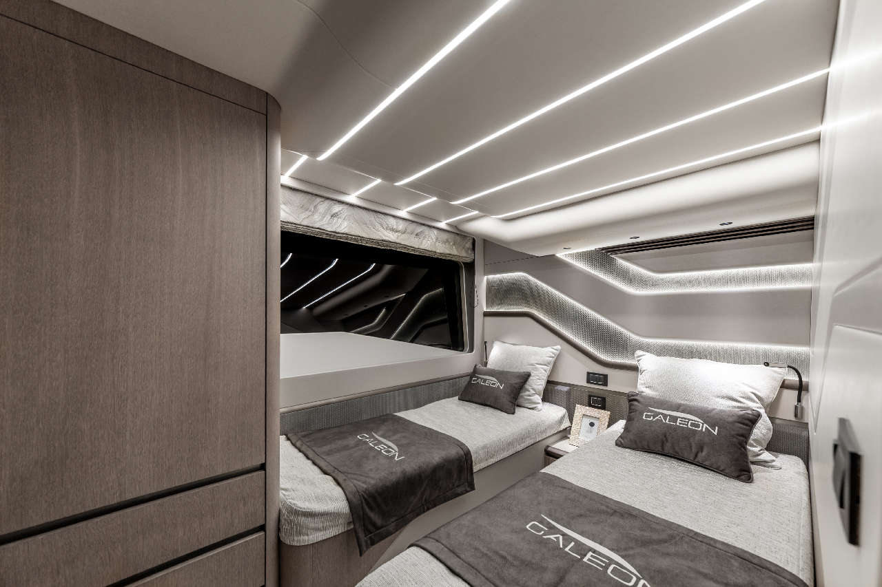 Galeon 800 FLY Internal image 25