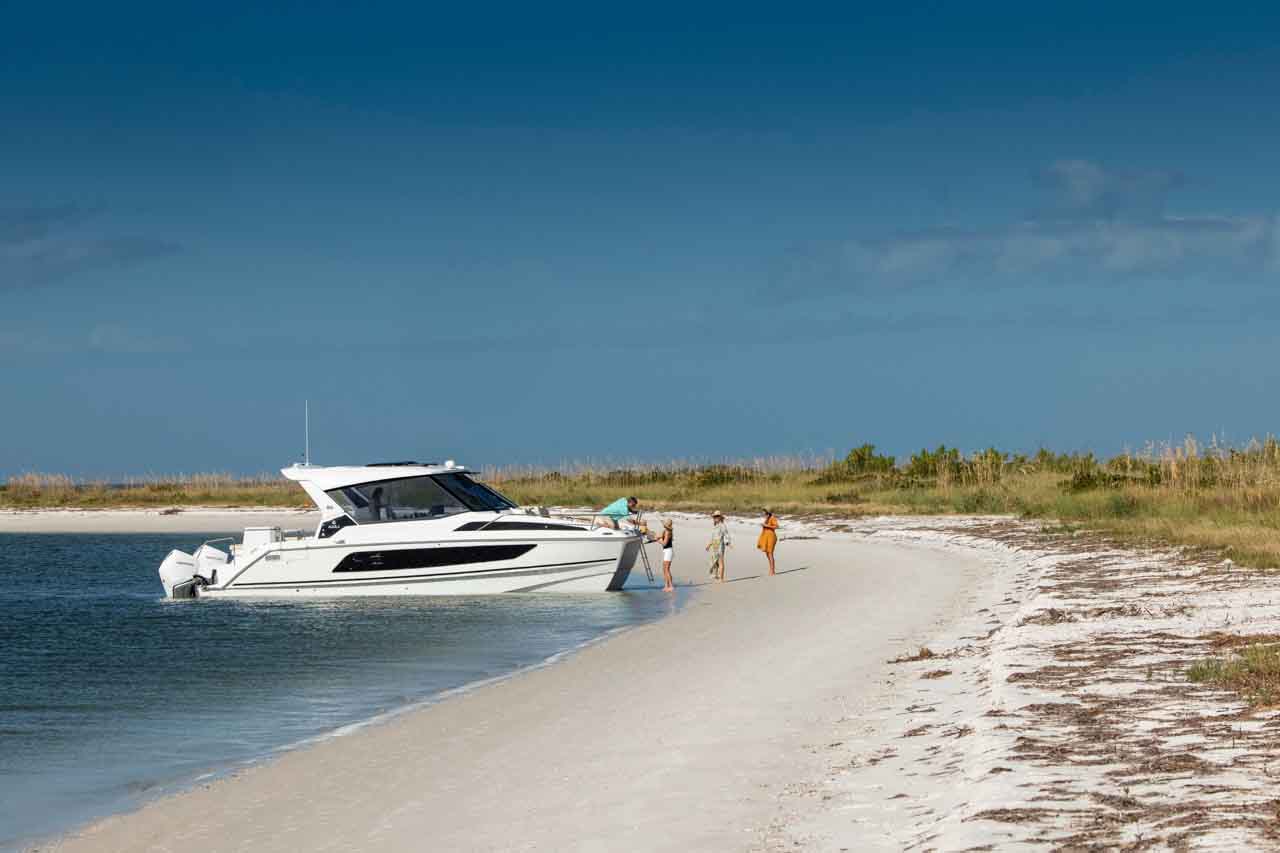Aquila 36 Lifestyle image 23