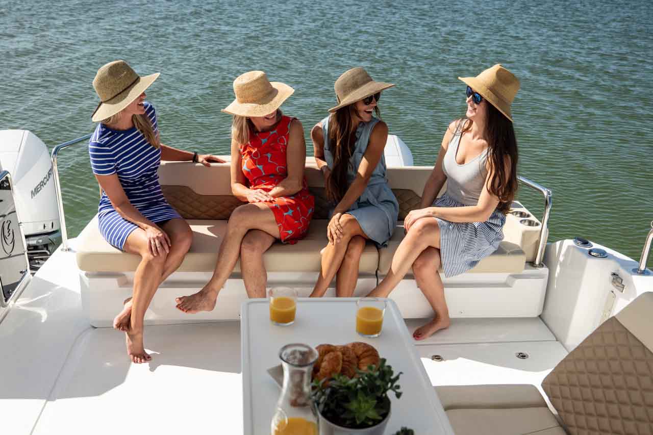 Aquila 36 Lifestyle image 24
