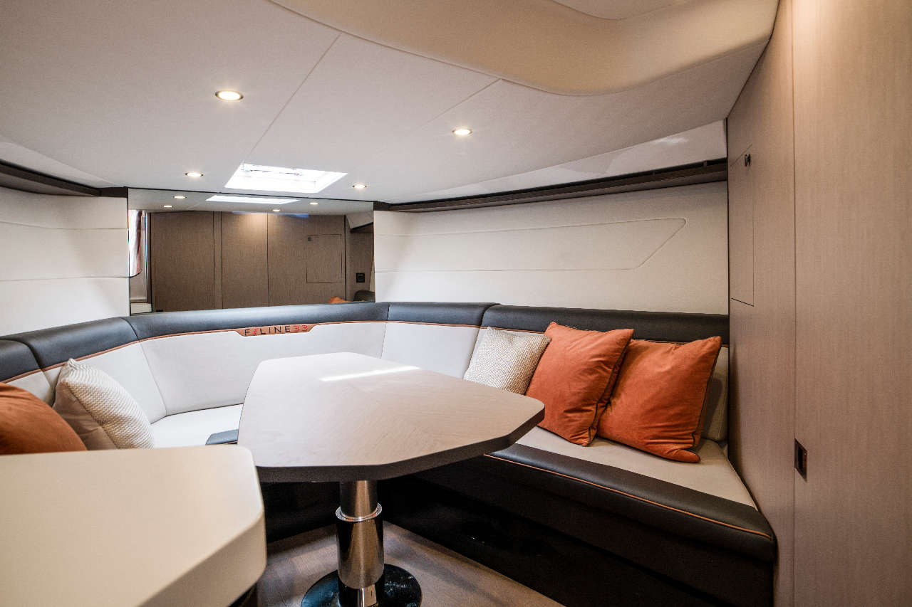 Fairline F//Line 33 Interior image 1