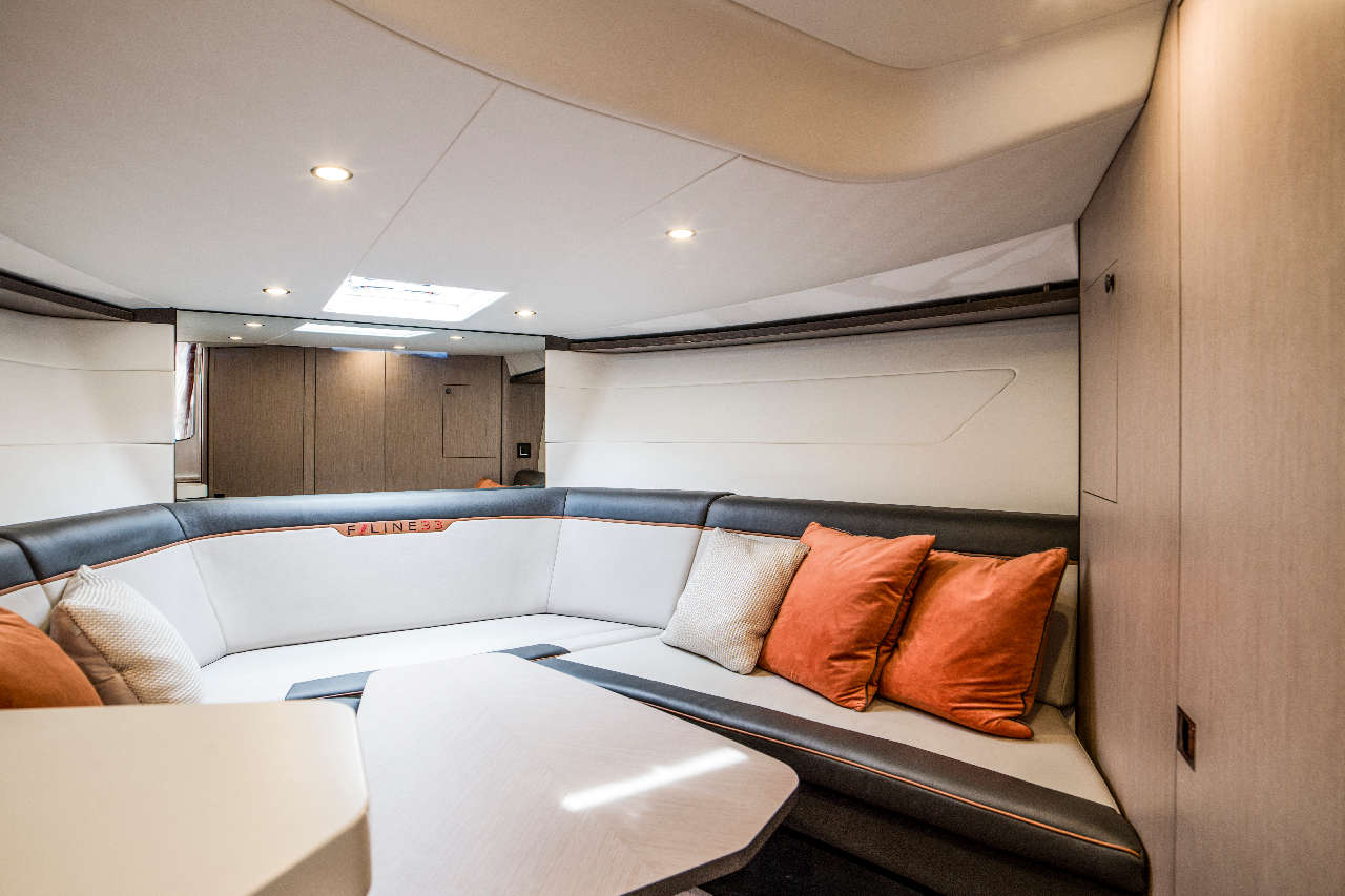 Fairline F//Line 33 Interior image 2