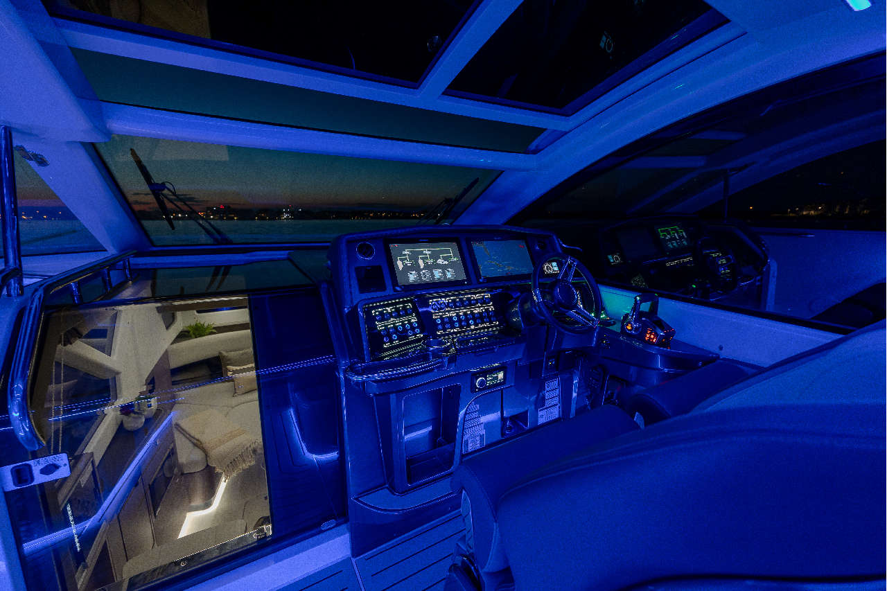 Galeon 375 GTO Cockpit image 13