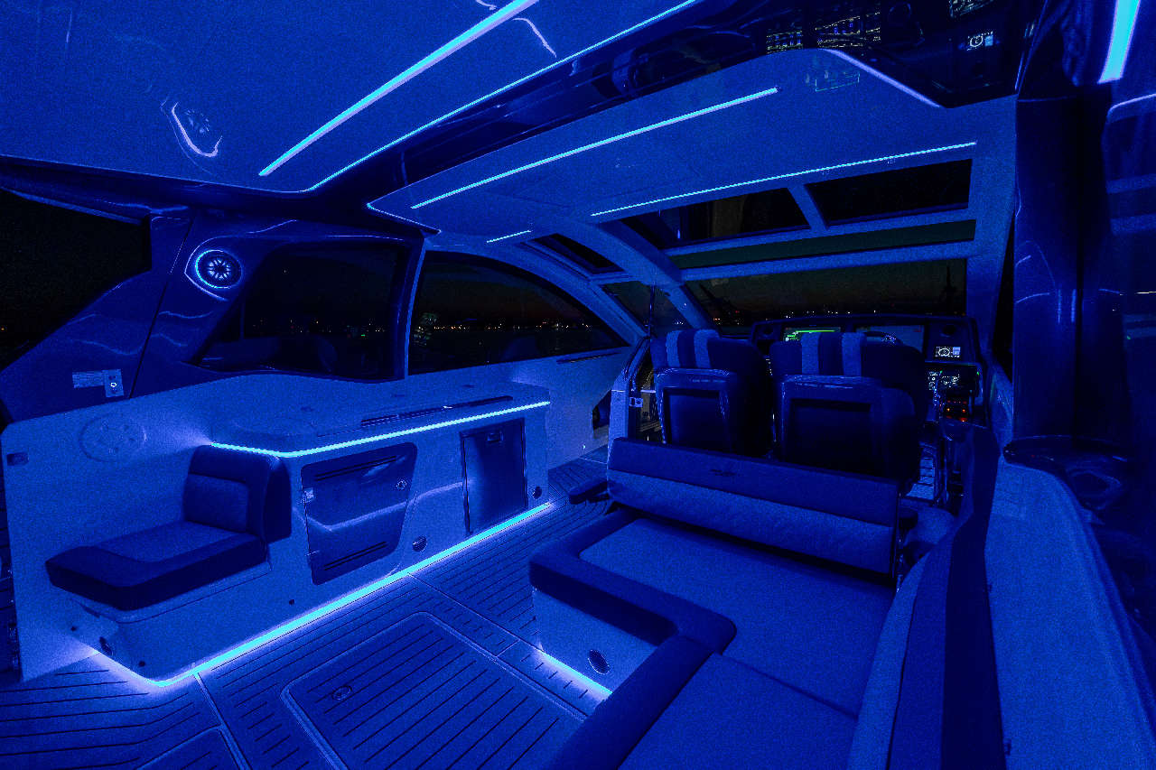 Galeon 375 GTO Cockpit image 15