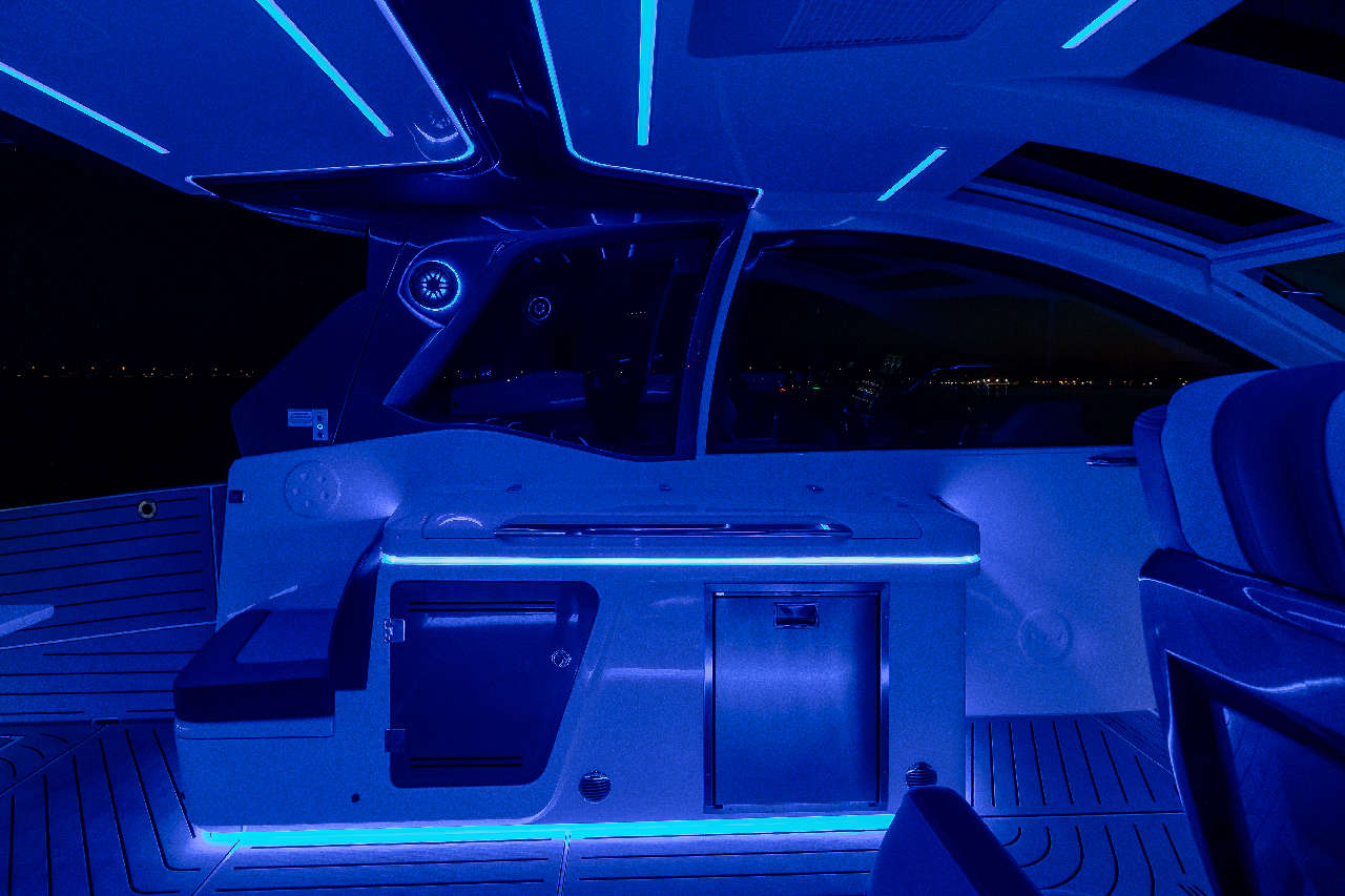 Galeon 375 GTO Cockpit image 16