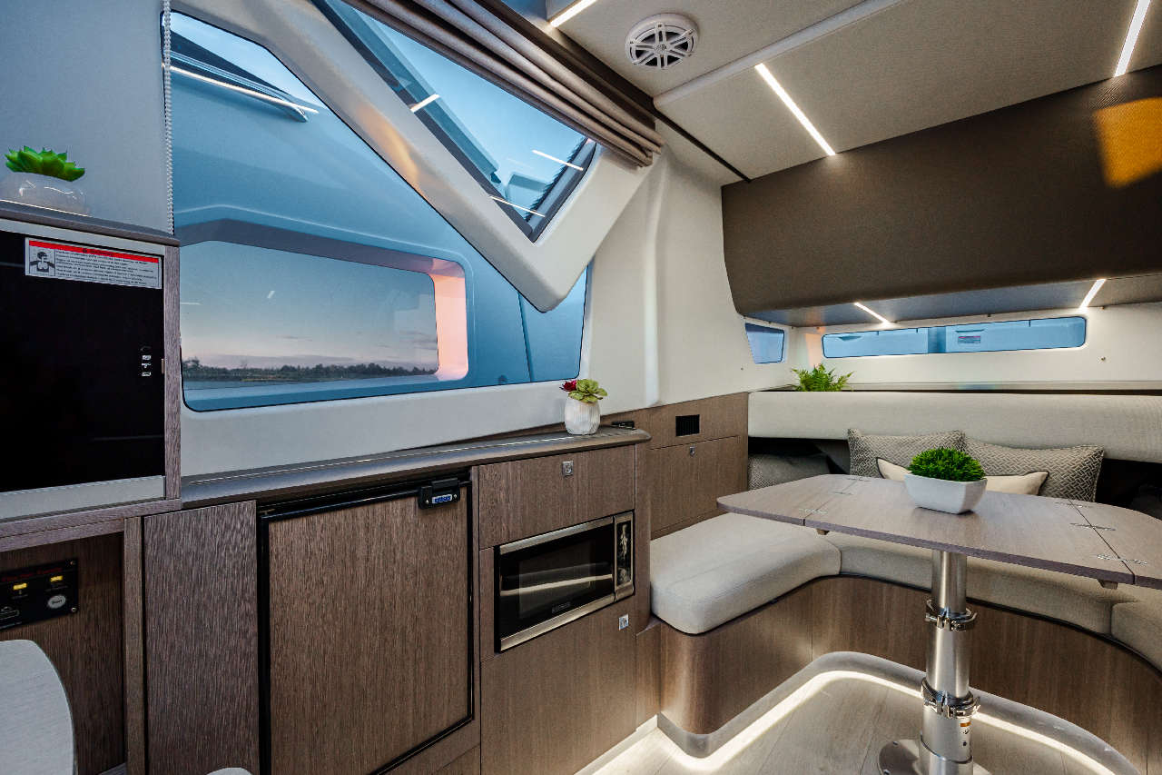 Galeon 375 GTO Cockpit image 2