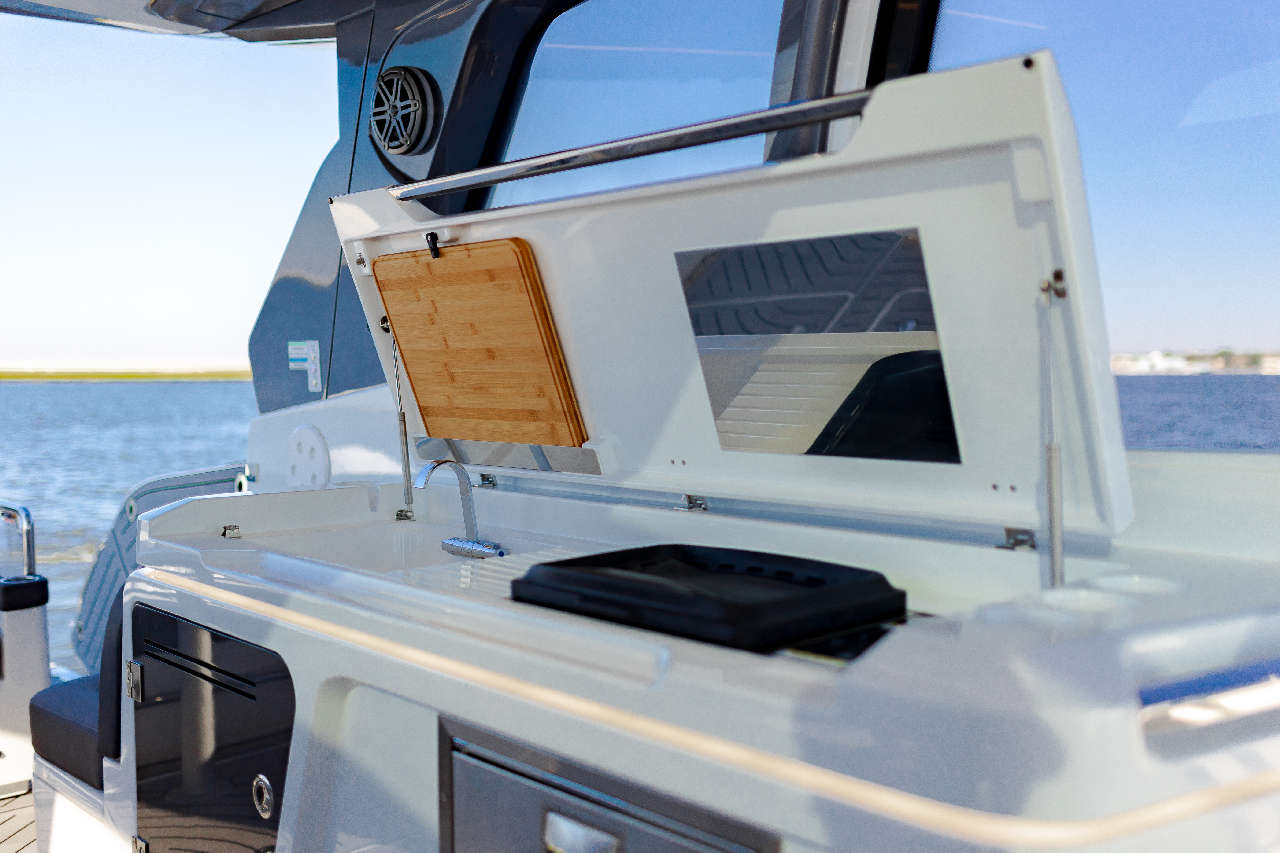 Galeon 375 GTO Cockpit image 20
