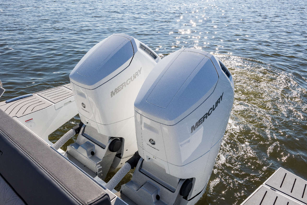 Galeon 375 GTO Cockpit image 27
