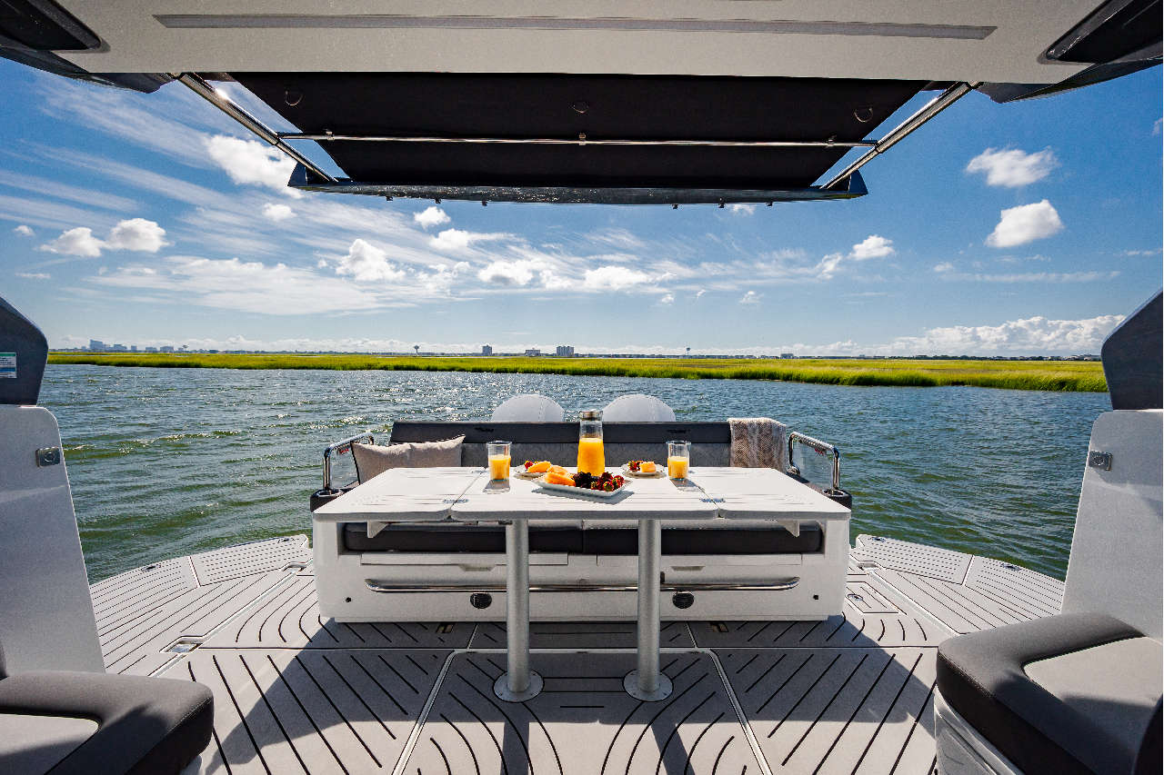 Galeon 375 GTO Cockpit image 31