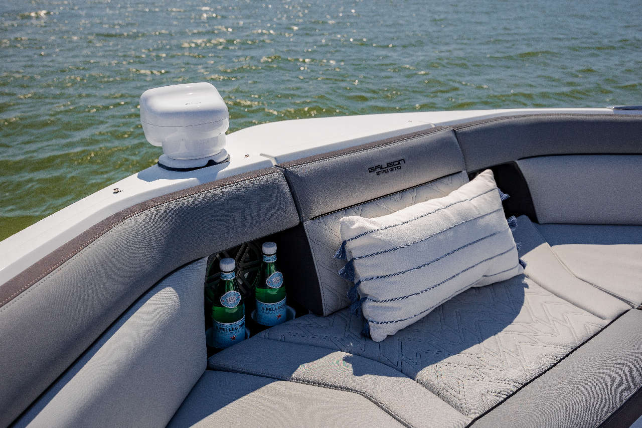 Galeon 375 GTO Cockpit image 35