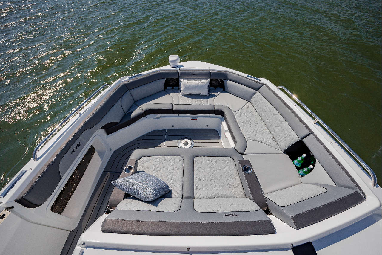Galeon 375 GTO Cockpit image 37