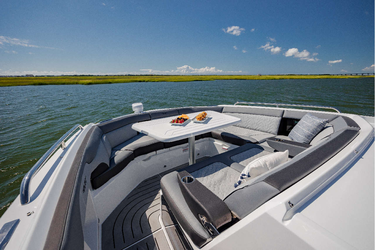 Galeon 375 GTO Cockpit image 38