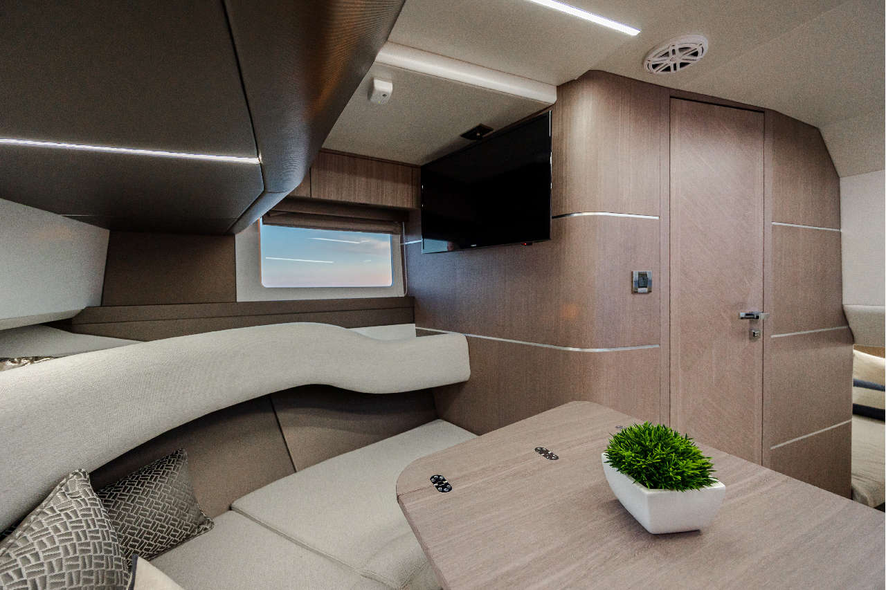 Galeon 375 GTO Cockpit image 4