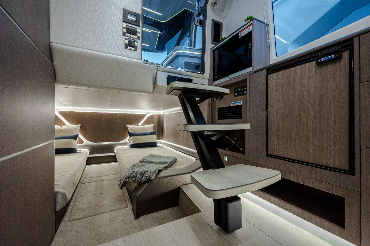 Galeon 375 GTO Cockpit image 9