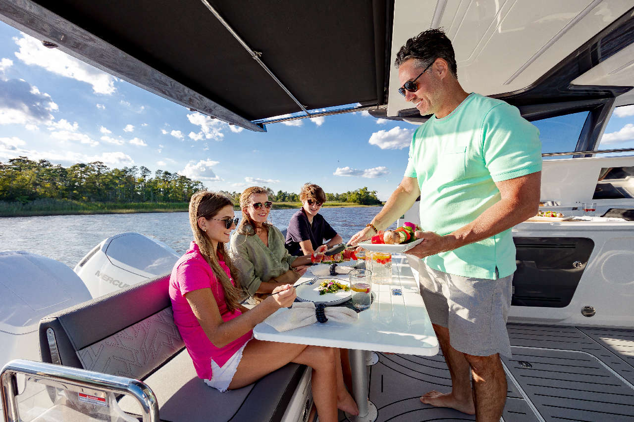 Galeon 375 GTO Lifestyle image 21