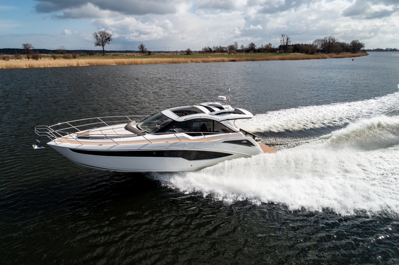 Galeon 405 HTS External image 1