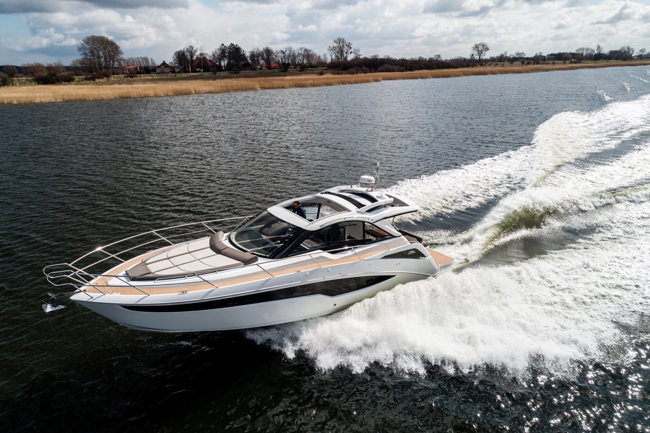 Galeon 405 HTS External image 3