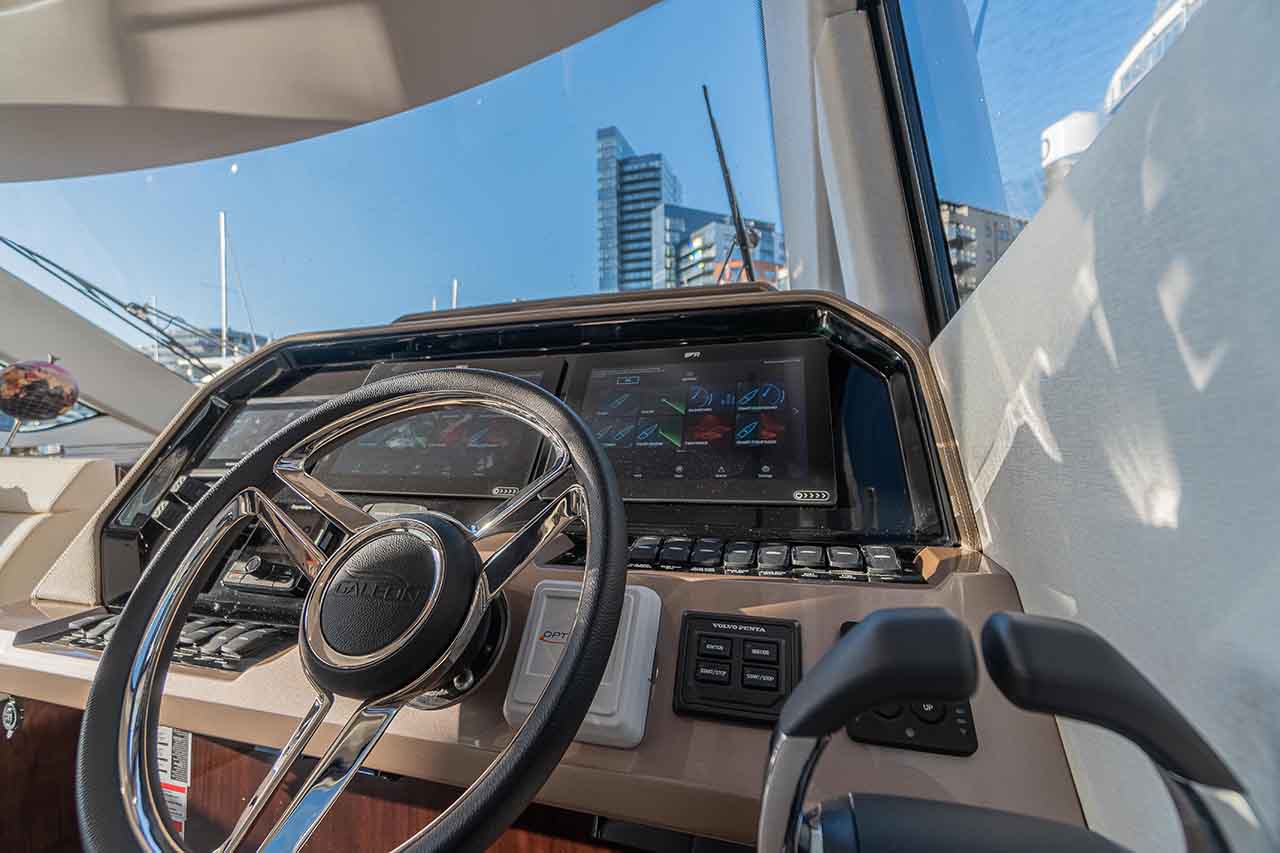 Galeon 500 FLY Cockpit image 5