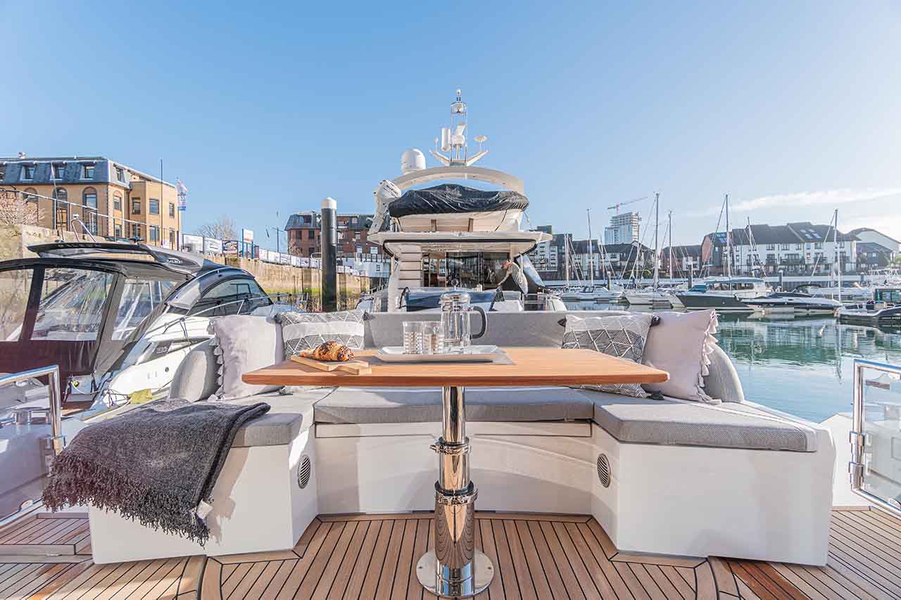 Galeon 500 FLY Cockpit image 11