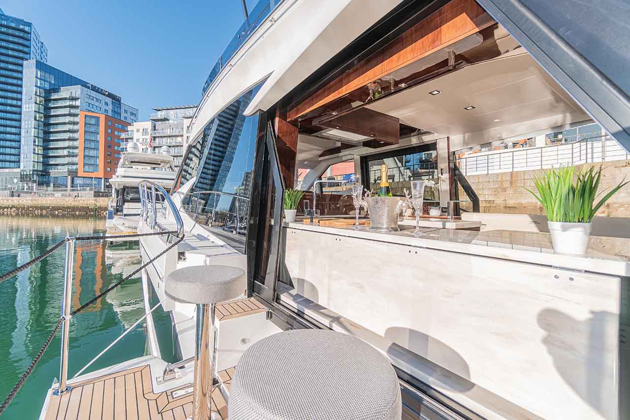 Galeon 500 FLY Cockpit image 12