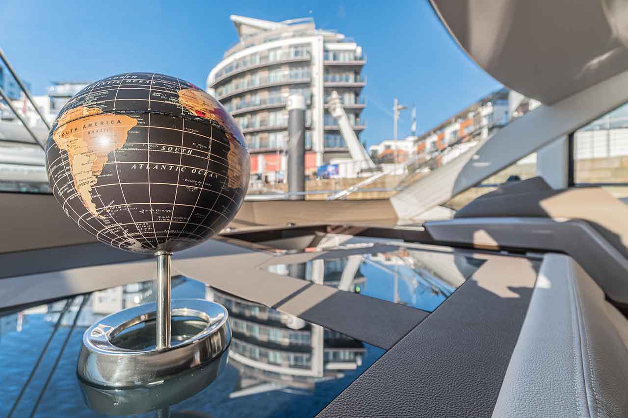 Galeon 500 FLY Cockpit image 14