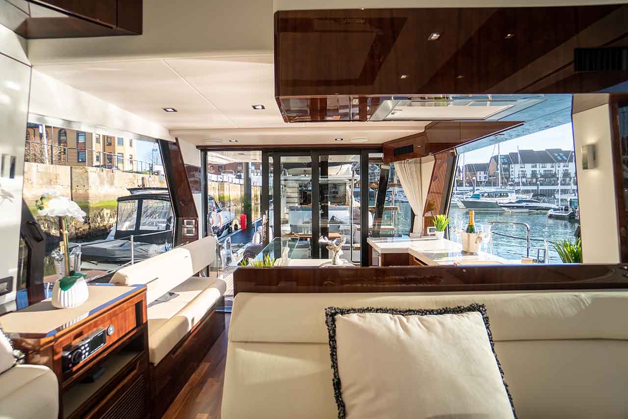 Galeon 500 FLY Cockpit image 15