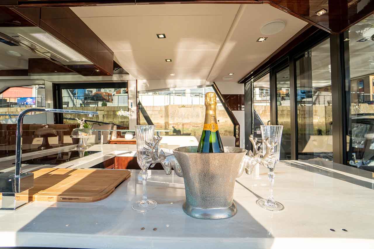 Galeon 500 FLY Cockpit image 16