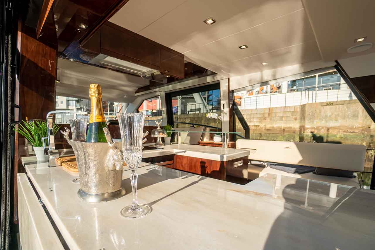 Galeon 500 FLY Cockpit image 17