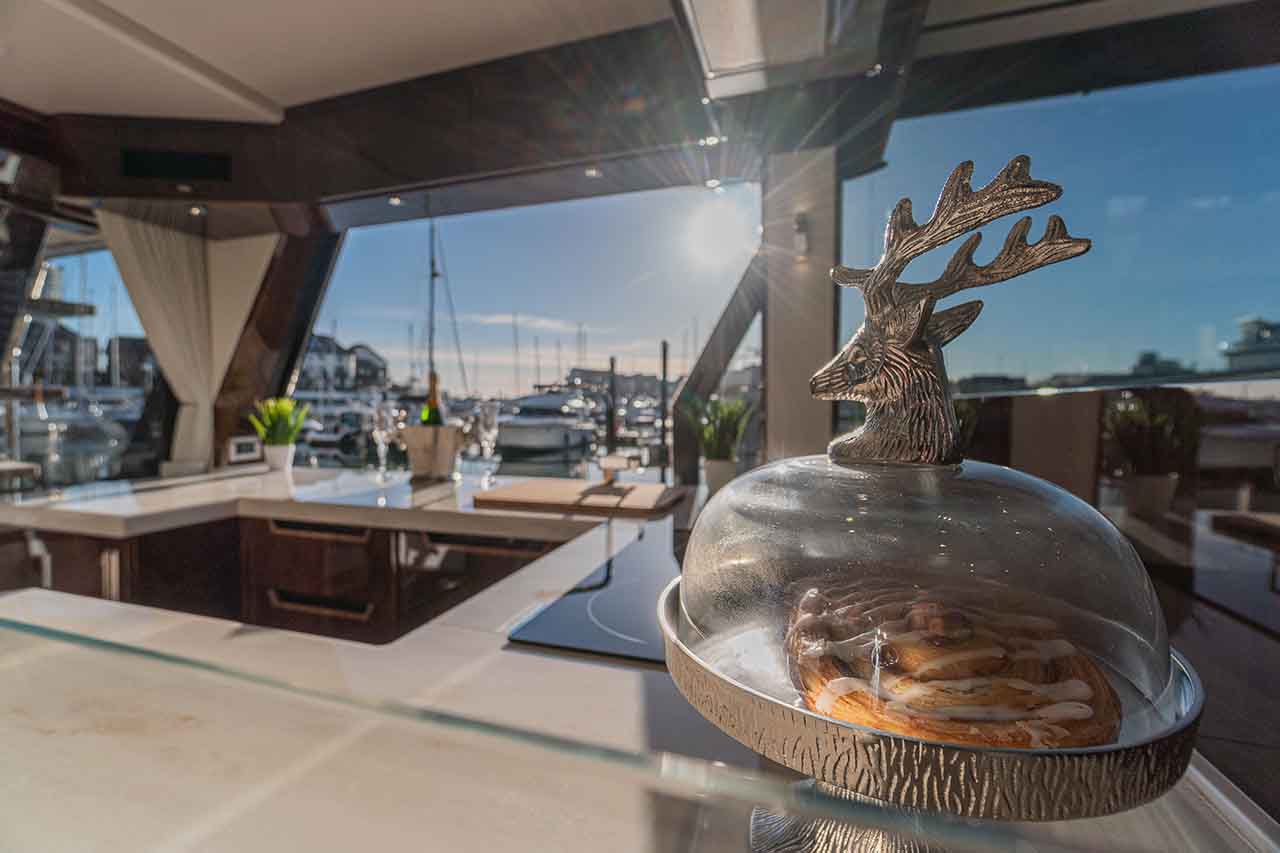 Galeon 500 FLY Cockpit image 18