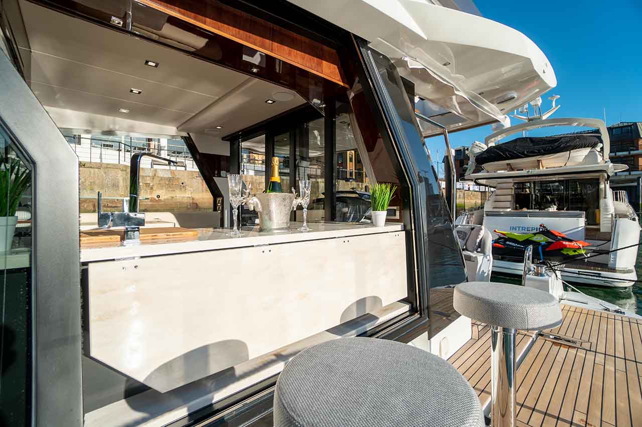 Galeon 500 FLY Cockpit image 21