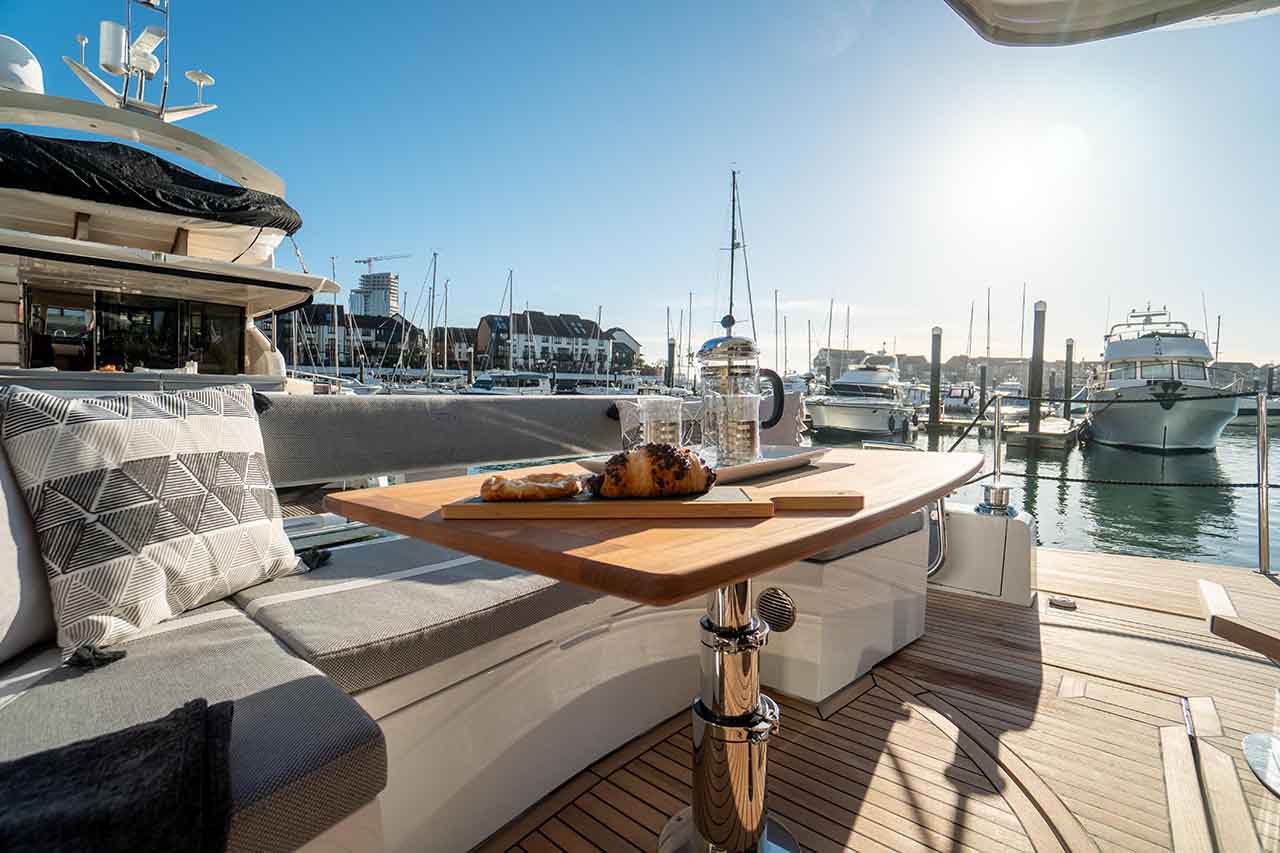 Galeon 500 FLY Cockpit image 23