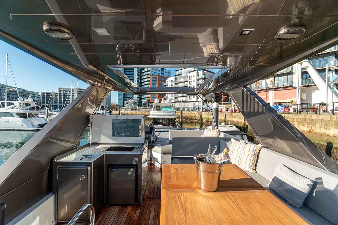 Galeon 500 FLY Cockpit image 24