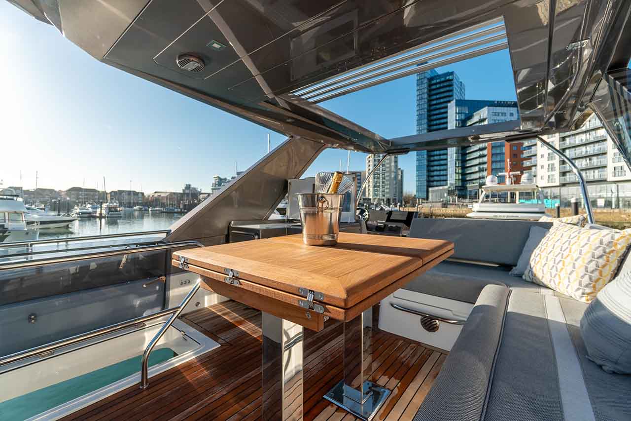 Galeon 500 FLY Cockpit image 25