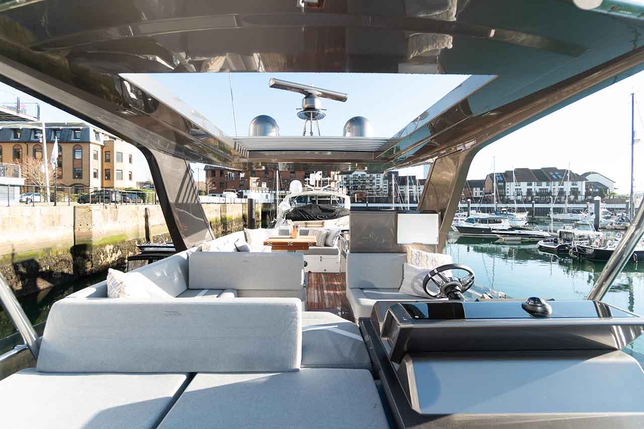 Galeon 500 FLY Cockpit image 28