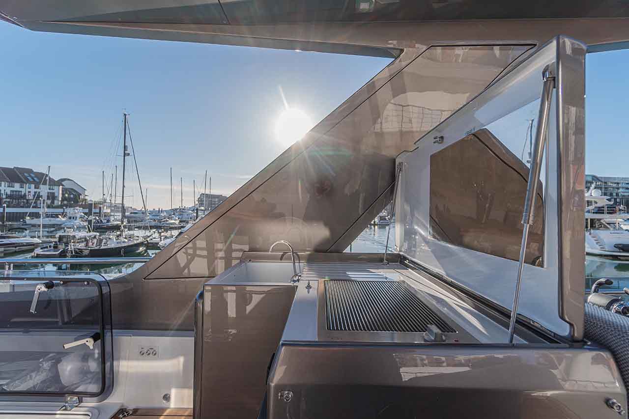 Galeon 500 FLY Cockpit image 31