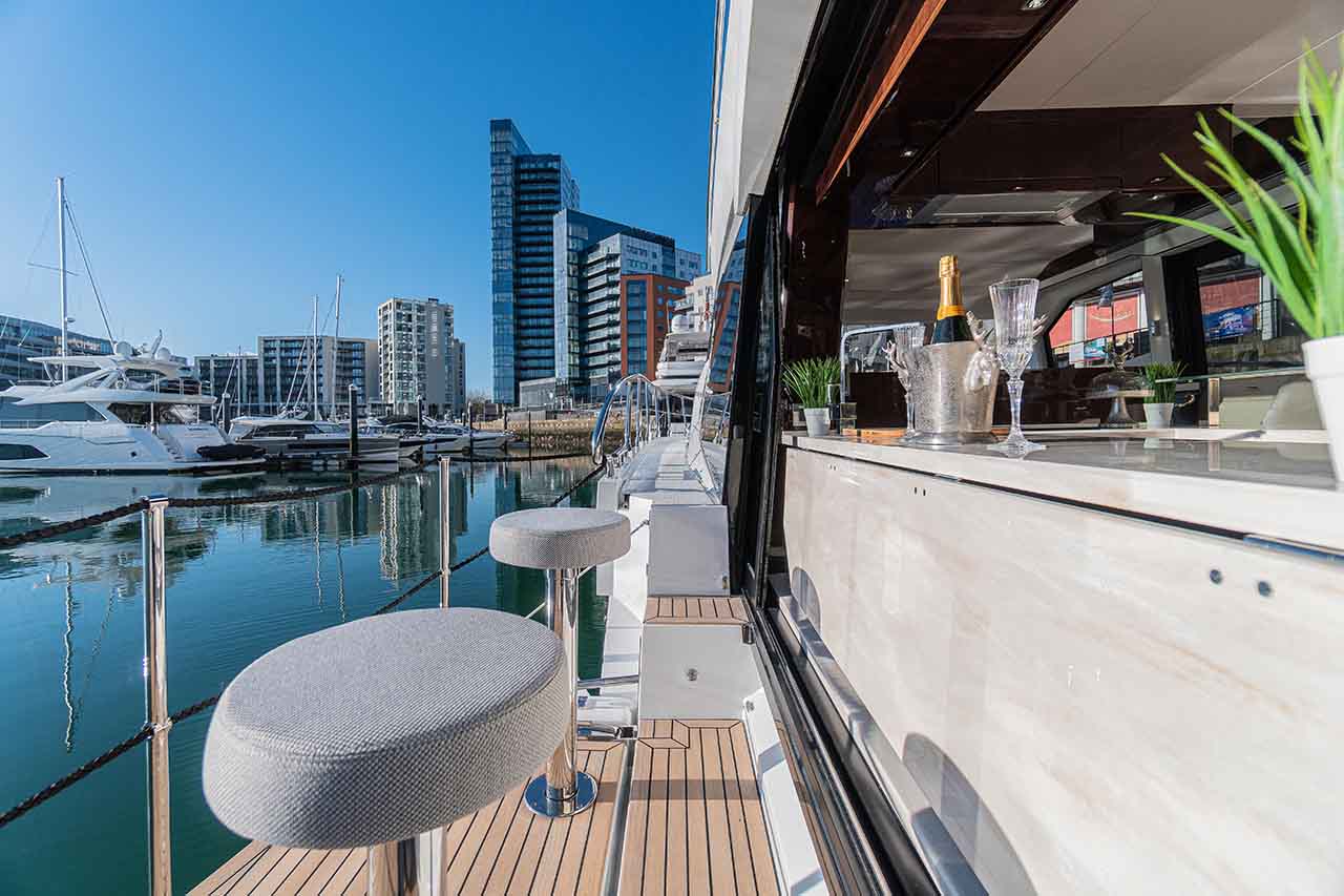 Galeon 500 FLY Cockpit image 33